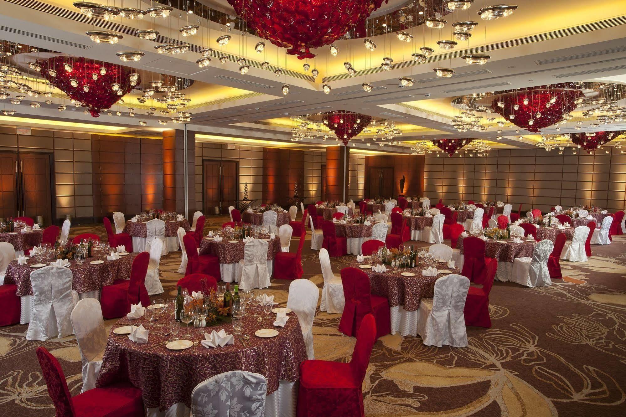 Radisson Blu Hotel, Nagpur Exterior photo