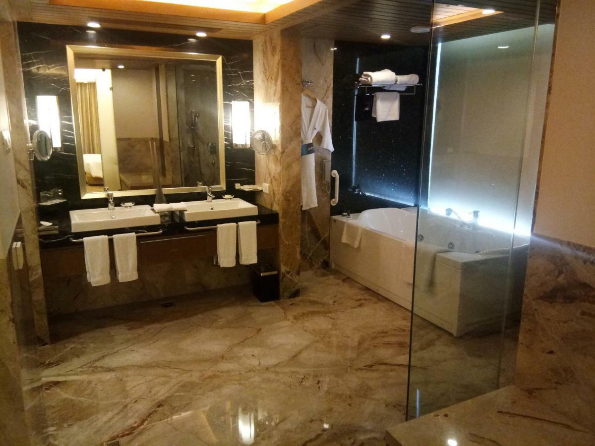 Radisson Blu Hotel, Nagpur Exterior photo